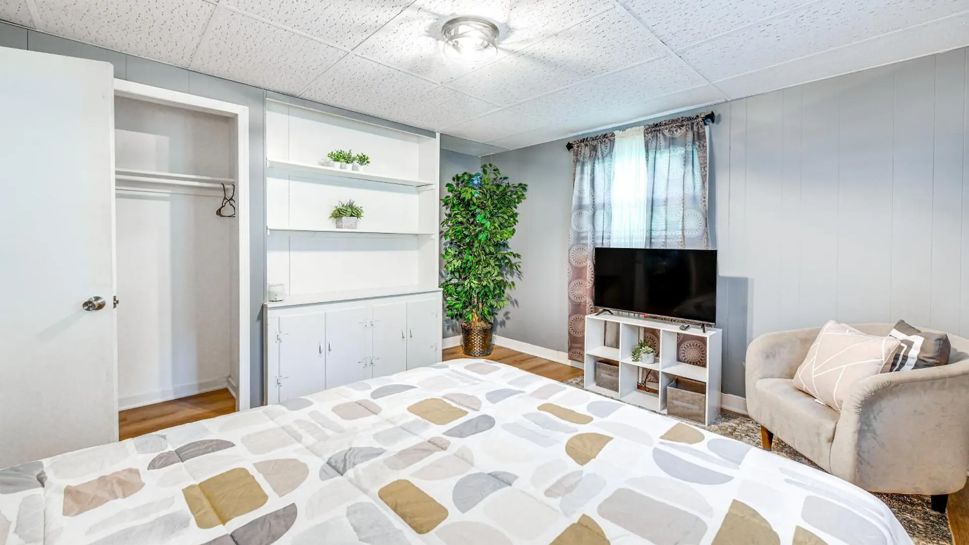 Lakefront Guest Suite Near 里士满 公寓